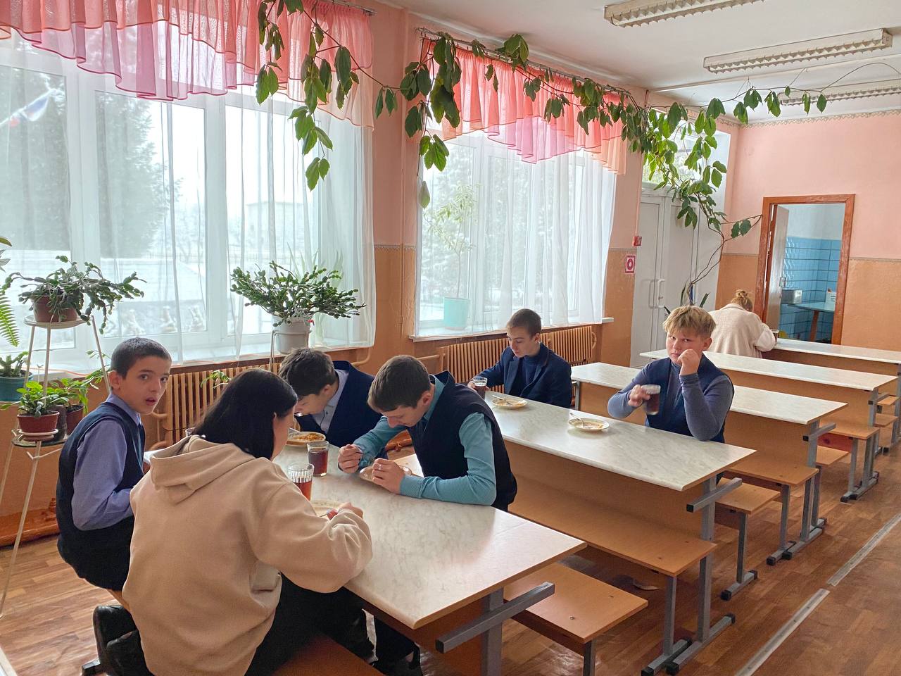 Изображения столовой.